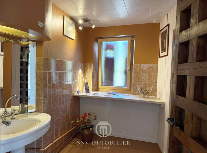 Maison - 285 m² - 8 pièces