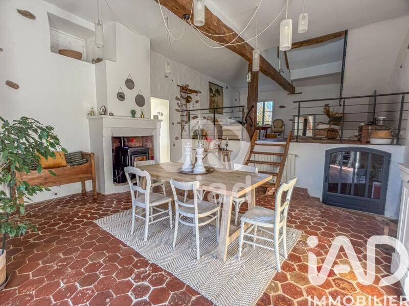 Maison - 250 m² - 9 pièces