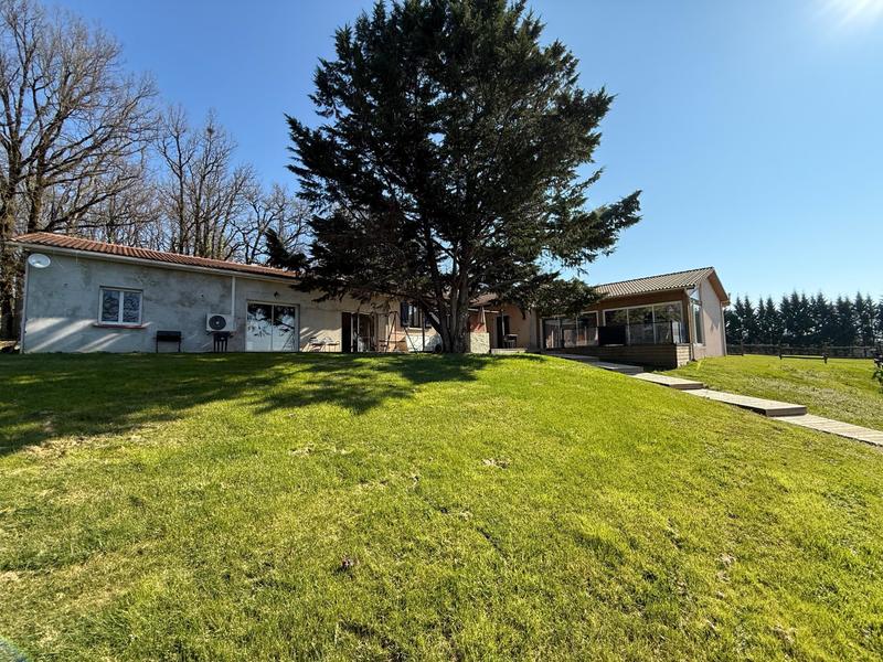 Maison - 236 m² - 10 pièces