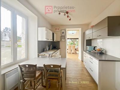Maison - 214 m² - 7 pièces