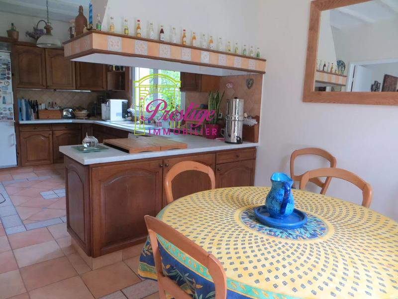 Propriété - 275 m² - 7 pièces