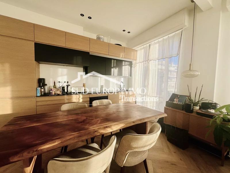 Appartement - 105 m² - 5 pièces