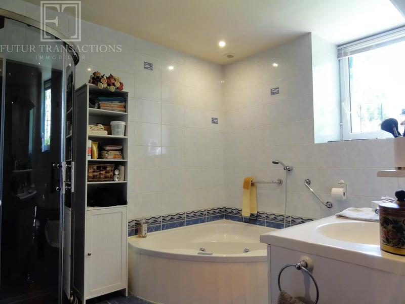 Maison - 200 m² - 8 pièces