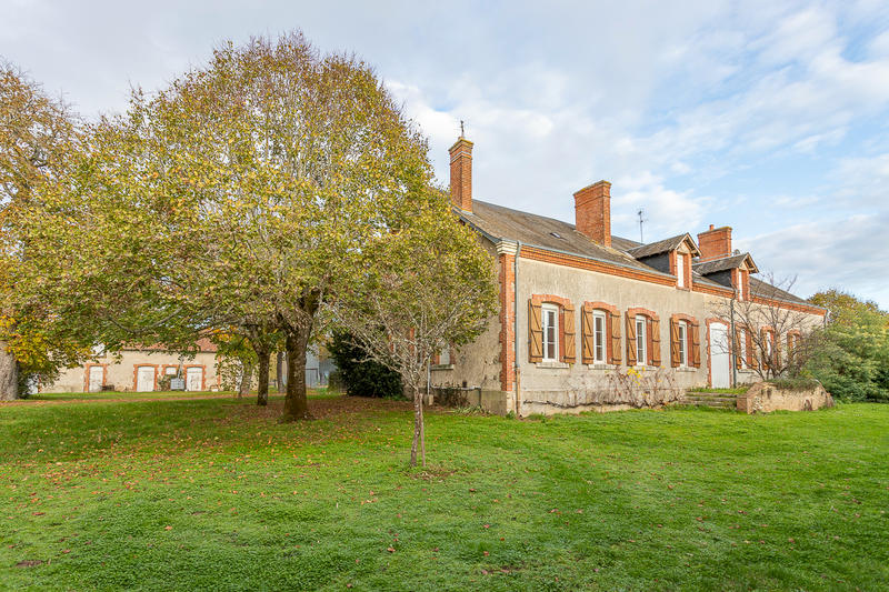 Propriété - 250 m² - 9 pièces