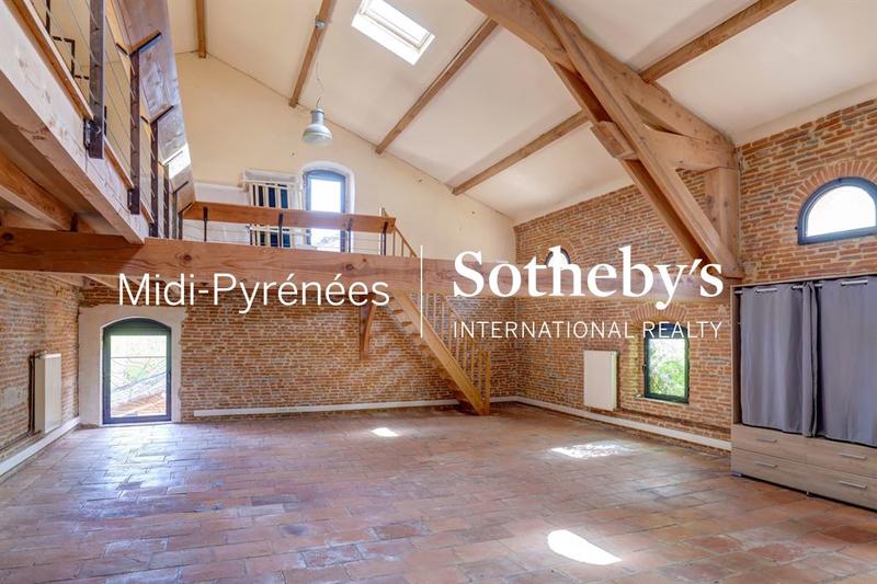 Maison - 560 m² - 12 pièces