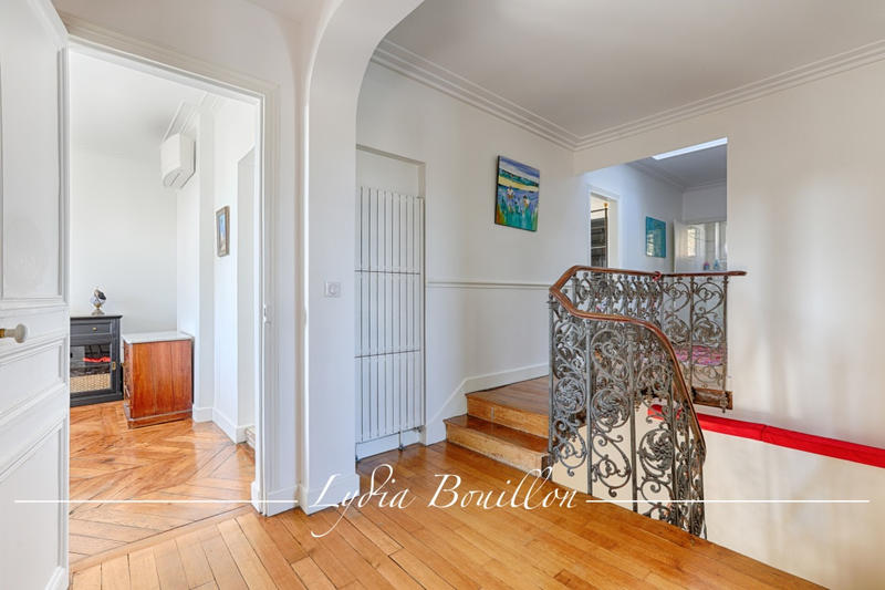 Propriété - 285 m² - 10 pièces