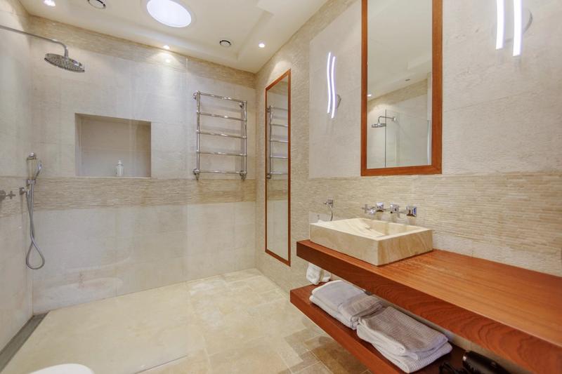 Maison - 401 m² - 9 pièces