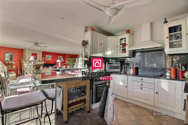 Maison - 225 m² - 7 pièces