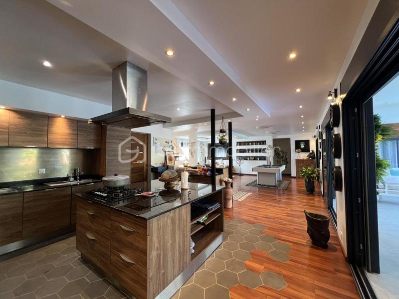 Propriété - 374 m² - 13 pièces