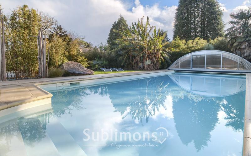 Maison - 423 m² - 15 pièces