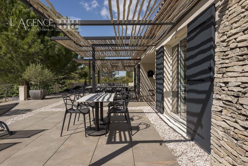 Maison - 270 m² - 6 pièces