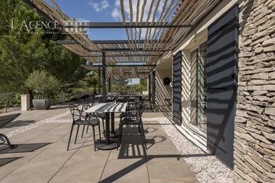 Maison - 270 m² - 6 pièces