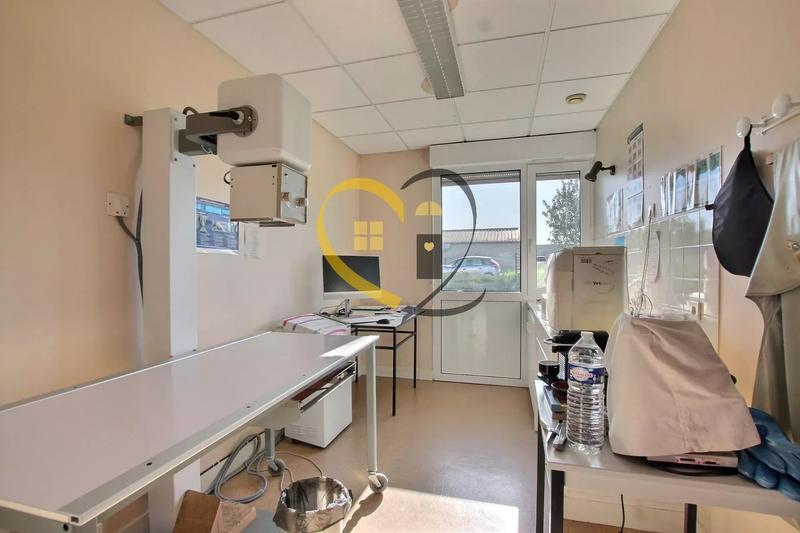 Local commercial - 185 m² - 10 pièces