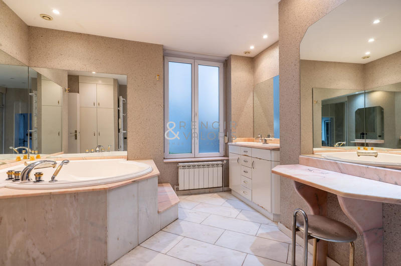 Appartement - 140 m² - 5 pièces