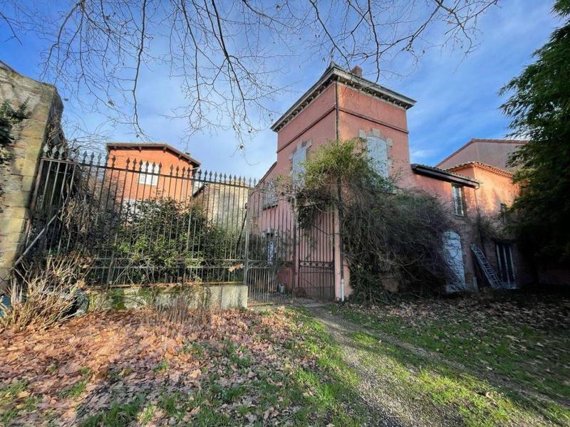 Propriété - 700 m² - 22 pièces