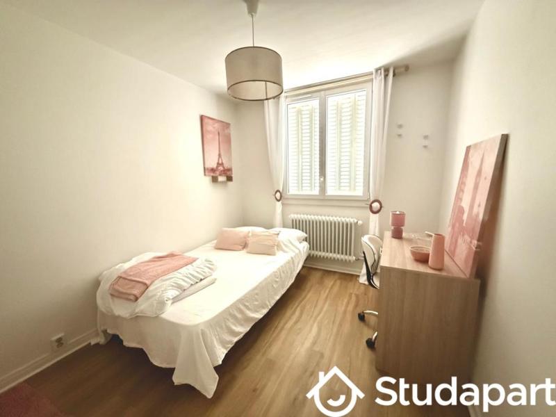 Chambre - 10 m² - 1 pièce