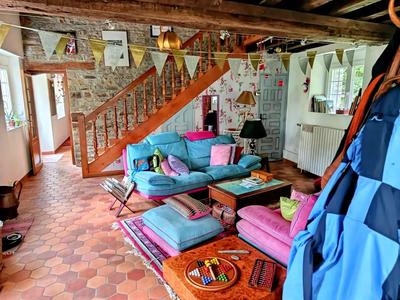 Maison - 185 m² - 9 pièces