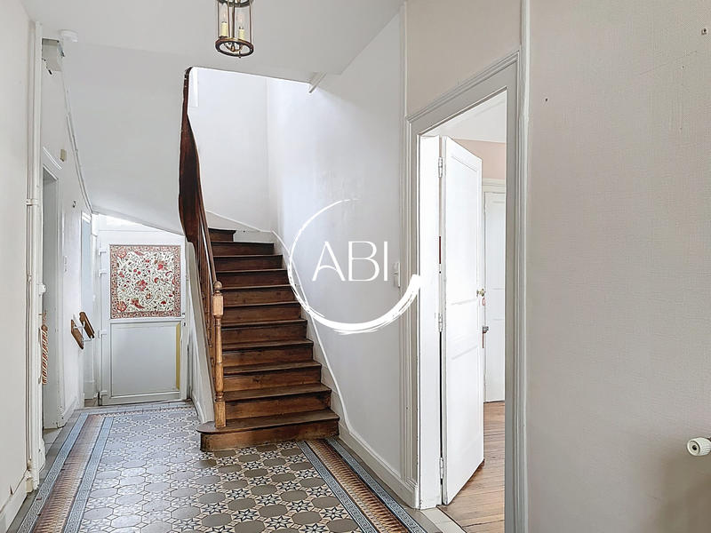 Maison - 200 m² - 11 pièces