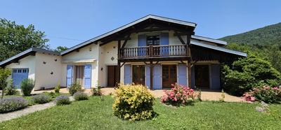 Maison - 212 m² - 9 pièces