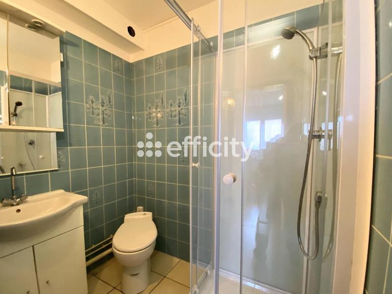 Maison - 210 m² - 11 pièces