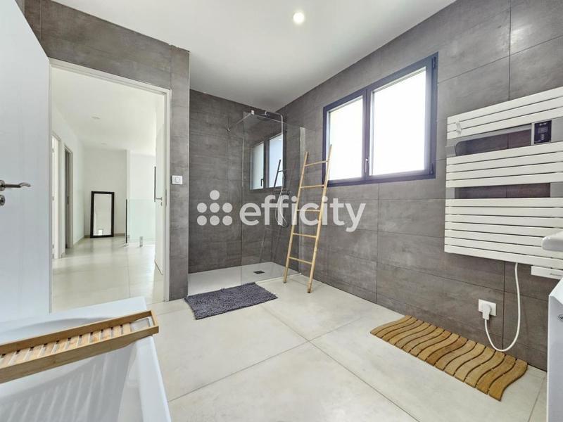 Maison - 138 m² - 5 pièces