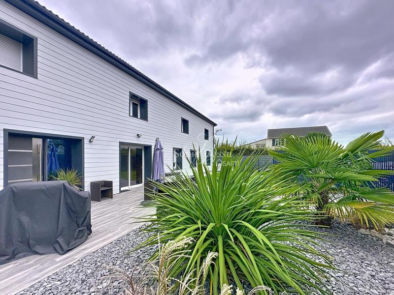 Maison - 320 m² - 7 pièces