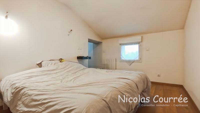 Maison - 240 m² - 8 pièces