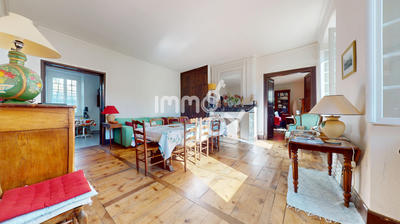 Maison - 210 m² - 9 pièces