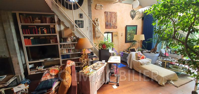 Maison - 250 m² - 9 pièces