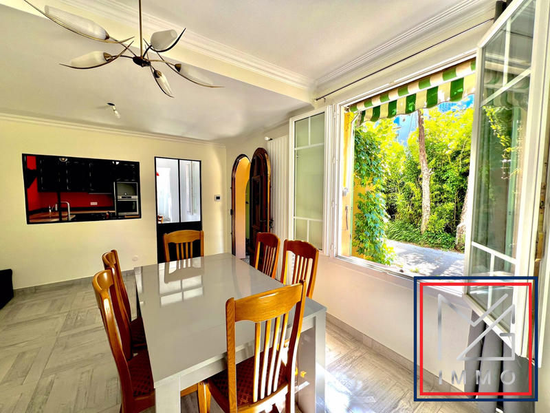 Villa - 250 m² - 6 pièces