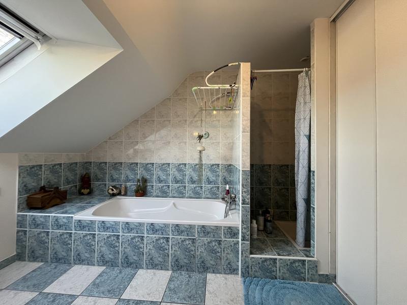 Maison traditionnelle - 170 m² - 8 pièces