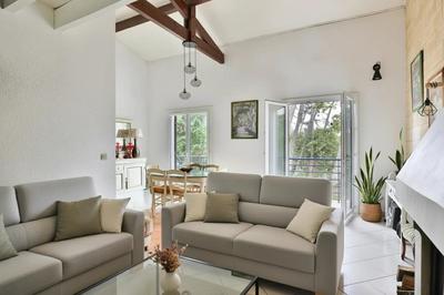 Maison - 209 m² - 9 pièces