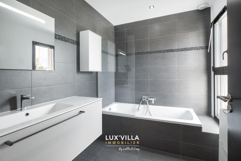 Villa - 240 m² - 6 pièces