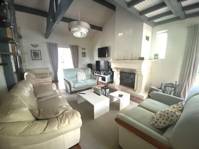 Maison - 209 m² - 6 pièces