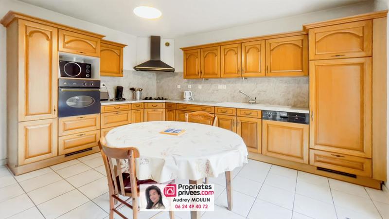 Maison - 228 m² - 7 pièces