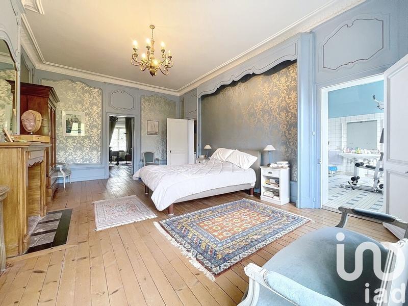 Maison - 312 m² - 9 pièces