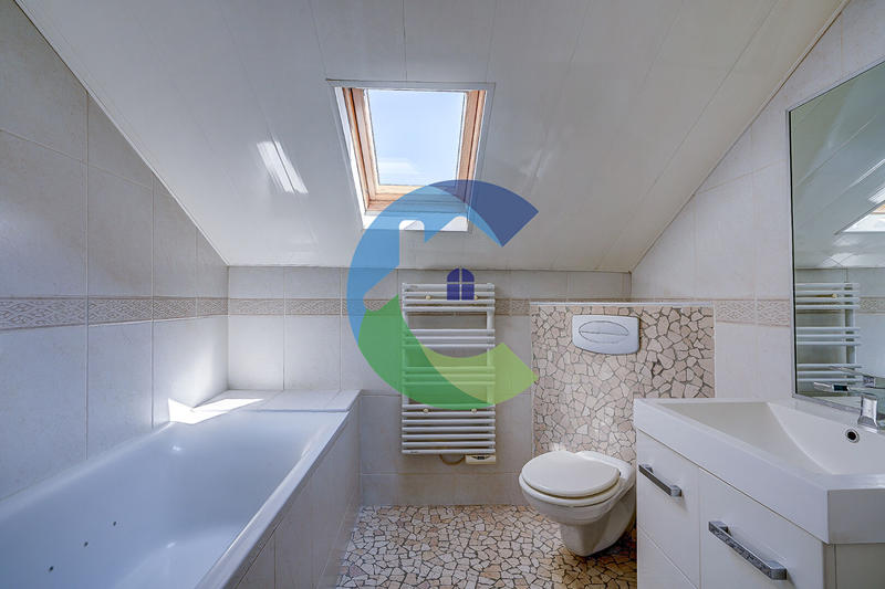 Maison - 105 m² - 5 pièces