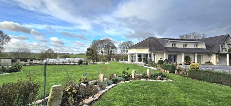 Maison - 232 m² - 6 pièces