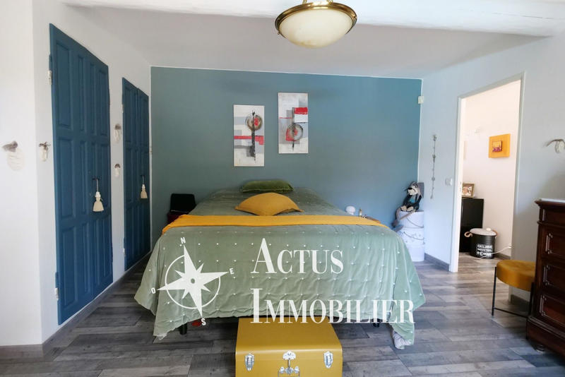 Maison - 233 m² - 8 pièces