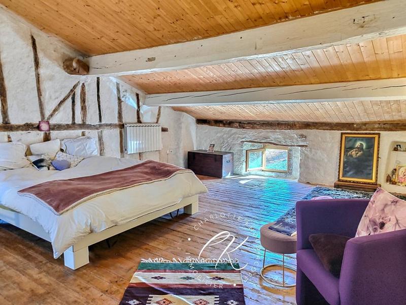 Maison - 325 m² - 9 pièces