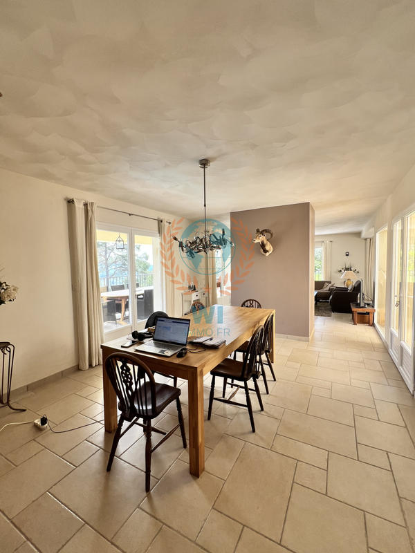 Maison - 210 m² - 6 pièces