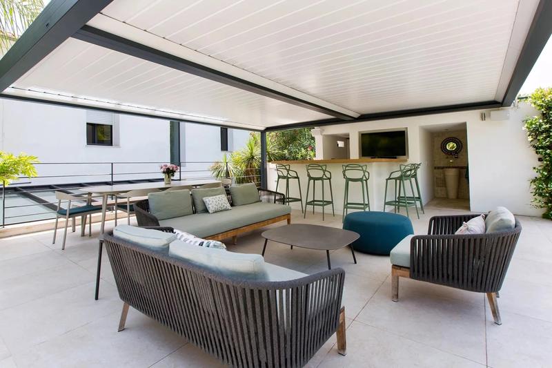 Villa - 300 m² - 6 pièces