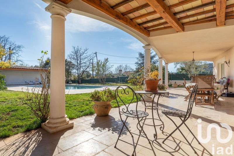 Maison - 256 m² - 8 pièces