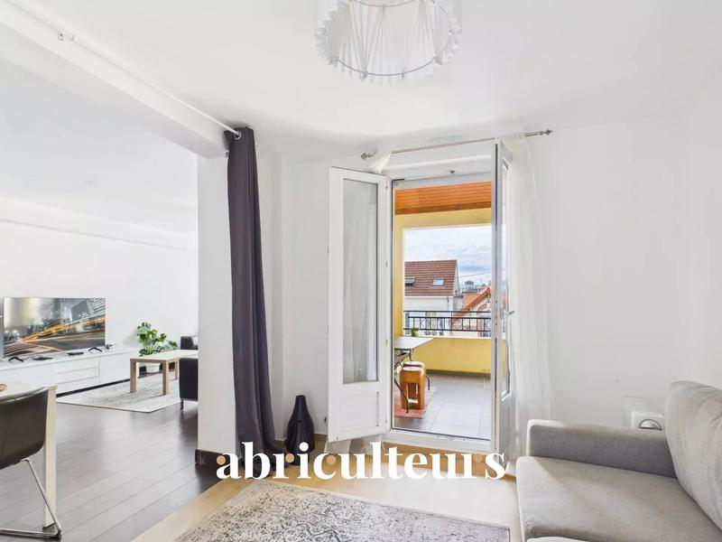 Appartement - 90 m² - 5 pièces