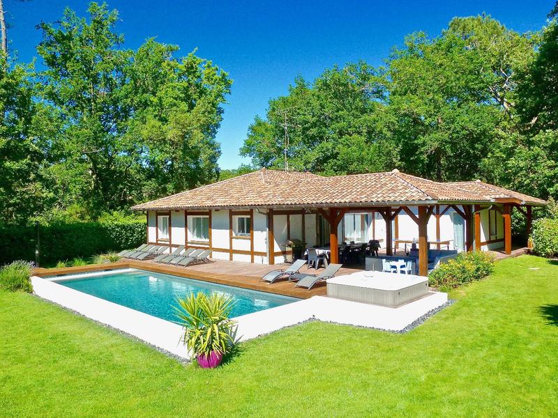 Maison contemporaine - 205 m² - 8 pièces