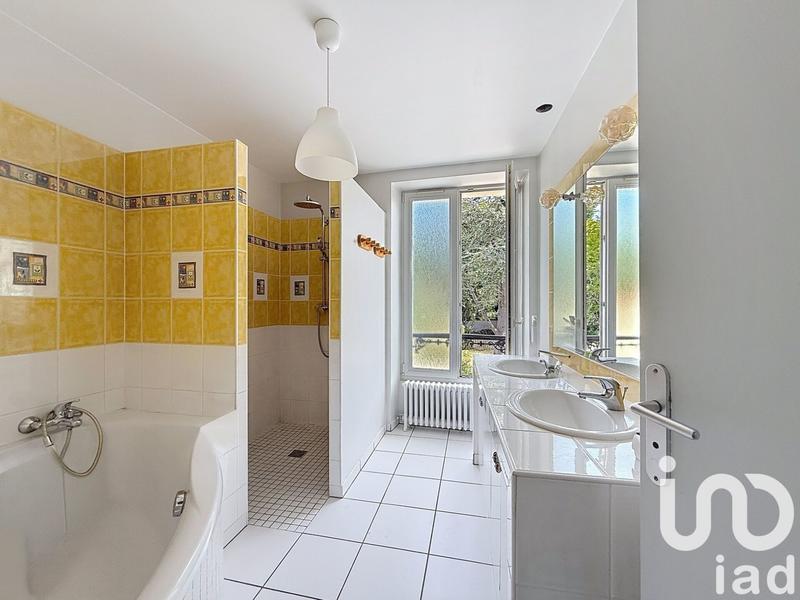 Maison - 201 m² - 7 pièces