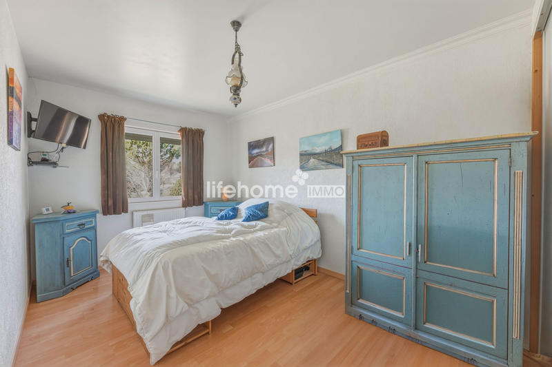 Maison - 215 m² - 8 pièces