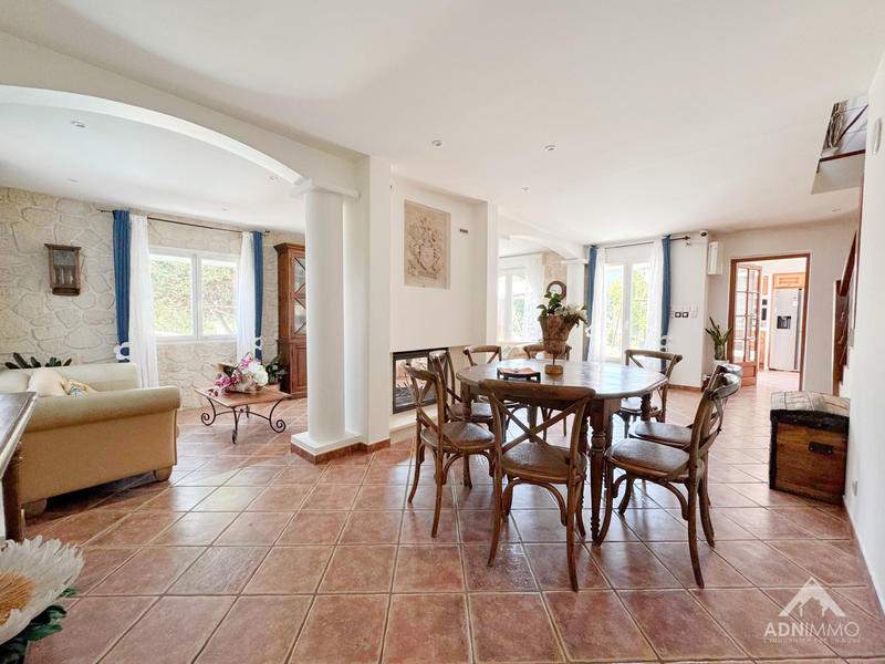 Maison - 212 m² - 5 pièces