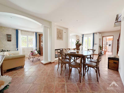 Maison - 212 m² - 5 pièces