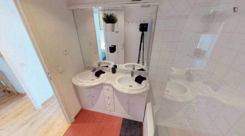 Chambre - 9 m² - 5 pièces